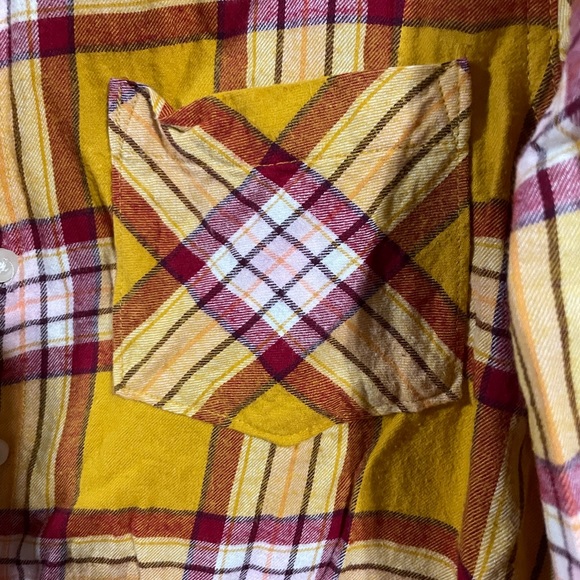 Women’s Flannel - Picture 4 of 9